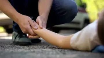 تفاصيل استغاثة شاب تعرض لاعتداء من والده في شارع بالشيخ زايد