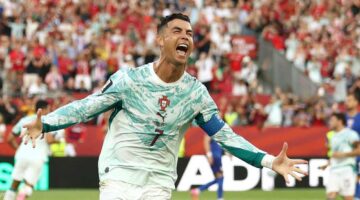 رد فعل غريب من كريستيانو رونالدو يسبق تسديده لضربة الجزاء في فيديو متداول