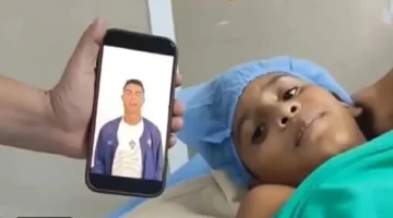 رونالدو يدعم طفلاً فاقداً لأسرته وساقه في لفتة إنسانية مؤثرة