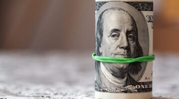 سعر الدولار يختتم تعاملات الخميس عند 50.65 جنيه بالبنوك و51.36 بالسوق الموازية