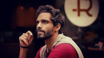 عمر شرقي ينعى خاله الدكتور ناصر زغلول ويطلب الدعاء له بالرحمة والمغفرة