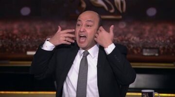 عمرو أديب يدعو لرد مصري حازم إثر تعرض سفينتين لحريق بميناء دمياط