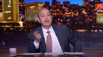 عمرو أديب يطالب بإنشاء شواطئ عامة في الساحل الشمالي بعد أزمة الدخول
