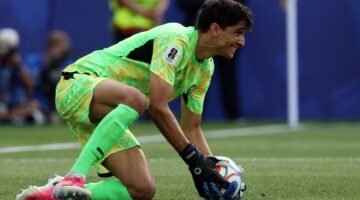 عملاق إيطاليا يضاعف عرضه المالي لخطف ياسين بونو من دكة الهلال السعودي