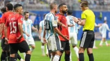 غضب عائلات لاعبي منتخب إسبانيا من قرارات تحكيمية مثيرة للجدل ضد الفراعنة