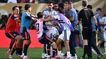 فيفا يفتح تحقيقًا في مشاجرة نهائي كأس العالم وفرض عقوبات على الأرجنتين