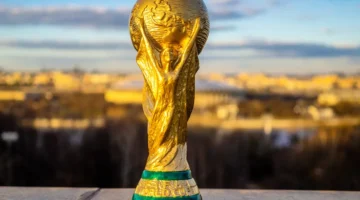 قصة النحات الإيطالي صاحب التصميم الشهير لكأس العالم الذي أذهل الجميع