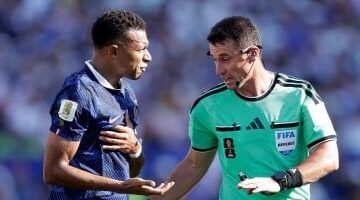 كواليس أخطاء حكام كأس العالم في تقارير اتحادات كرة القدم بمصر وإنجلترا
