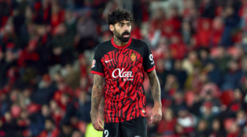 كوستا يودع زملاءه في النصر تمهيداً لخطوته المقبلة خارج صفوف الفريق