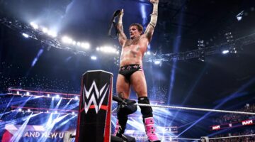 كيف استعاد سي ام بانك لقب بطولة WWE في عرض راو الأخير؟