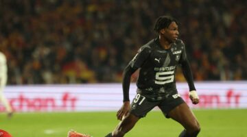 ليفربول يحسم صفقة مدافع منتخب فرنسا مقابل 79 مليون دولار