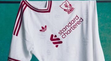 ليفربول يطرح القميص الاحتياطي الجديد الخاص بموسم 2026-2027 للجماهير