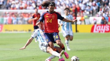 مارك كوكوريا يفي بوعده المثير للجماهير بعد تتويج منتخب إسبانيا باللقب القاري