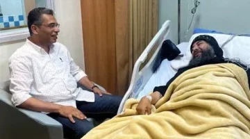 محافظ البحر الأحمر يطمئن على صحة الأنبا إيلاريون داخل مستشفى الجونة