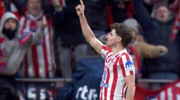 مدرب برشلونة يصر على التعاقد مع المهاجم الأرجنتيني جوليان ألفاريز خلال الفترة القادمة