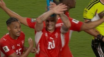 مدرب سويسرا يهاجم التحكيم ويتهم الحكم بمحاباة الأرجنتين بعد طرد إيمبولو