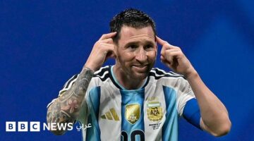 مقارنة بين بيليه ومارادونا وميسي لحسم لقب أعظم لاعب في تاريخ كرة القدم