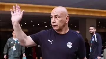 هجوم إعلامي إسرائيلي حاد ضد حسام حسن عقب رفعه علم فلسطين باحتفال مصر