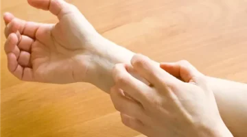7 علامات على اليدين تكشف الإصابة بمرض السكري منها التنميل وبطء الالتئام