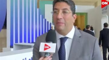أمير رمزي يحذر الفتيات من مخاطر مشاركة الصور الخاصة عبر الإنترنت