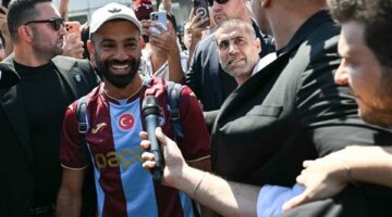 استقبال أسطوري لمحمد صلاح في تركيا يثير تكهنات حول وجهته المستقبلية القادمة
