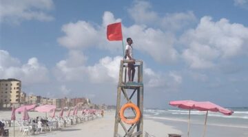 استمرار منع السباحة في شواطئ الإسكندرية لليوم الثاني بسبب ارتفاع الأمواج