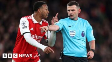 الدوري الإنجليزي الممتاز يكشف تفاصيل آلية مراجعة قرارات الحكام وتقنية الفيديو المساعد