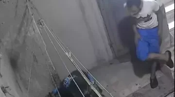 الشرطة تعيد مسنة دار السلام لمنزلها بعد تعدي ابنها عليها وطردها