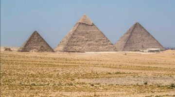 بالون ثابت يرتفع 150 متراً في محيط الأهرامات لتطوير تجربة السائحين
