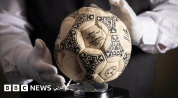 بيع كرة مارادونا التي سُجل بها هدف يد الرب مقابل 3.3 مليون دولار