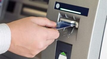 تحديد رسوم السحب من ماكينات بنوك أخرى بقيمة 3 إلى 7 جنيهات