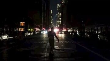 تحرك عاجل من فرق الطوارئ لإصلاح عطل تسبب في انقطاع كهرباء طهطا