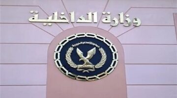 تحقيق أمني حول فيديو متداول لشاب يعنف والديه بالإسكندرية ويشتري مخدرات