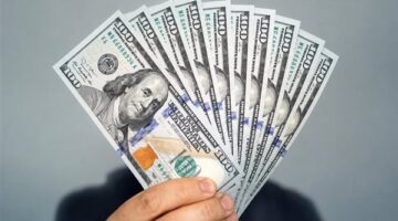 تراجع سعر الدولار أمام الجنيه ليسجل 50.77 بالبنوك و51.22 بالسوق الموازية