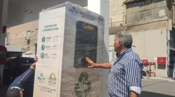 تشغيل ماكينات استرداد الزجاجات والكانز بمنطقة الدقي مقابل رصيد موبايل ومكافآت نقدية