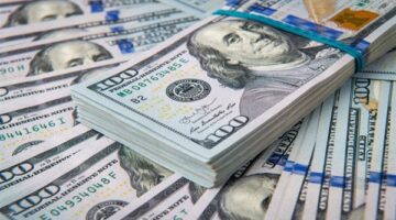 تغيرات سعر الدولار مقابل الجنيه في تعاملات الأربعاء 19 أغسطس بمصر