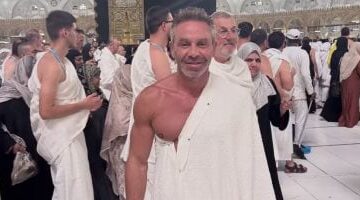 حازم إمام يشارك صورة له من داخل مكة المكرمة لأداء مناسك العمرة