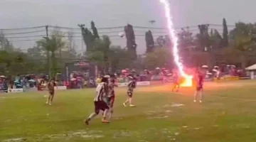 صاعقة رعدية تنهي حياة لاعب وتصيب 12 آخرين خلال مباراة في السعودية