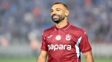 عريس يخلع بدلة زفافه لارتداء قميص محمد صلاح في لقطة أثارت الجدل