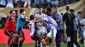 فيفا يفرض غرامة 321 ألف دولار وعقوبات على لاعبي المنتخب الأرجنتيني
