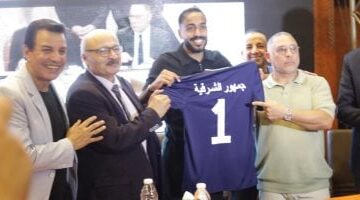 كهربا يشارك لاعبي إنبي في زيارة ميدانية لنادي الشرقية عقب عملية الدمج
