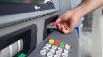 كيف تتصرف عند احتجاز ماكينة الـ ATM لبطاقتك البنكية لضمان سلامة حسابك؟