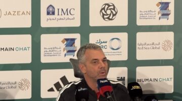 لماذا أثار توظيف لاعب المحور في خطة يايسله غضب جماهير الفريق؟