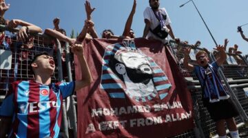ميكيل يحذر محمد صلاح من تقلب جماهير طرابزون بعد هدفه في التدريبات