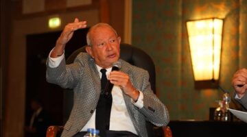 نجيب ساويرس يدافع عن محمد صلاح عقب انتقادات مفاوضات انتقاله إلى طرابزون سبور