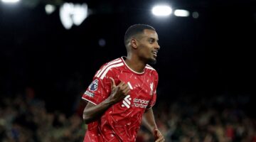 ألكسندر إيساك يسجل رقما قياسيا تاريخيا في شباك ليفربول بالدوري الإنجليزي