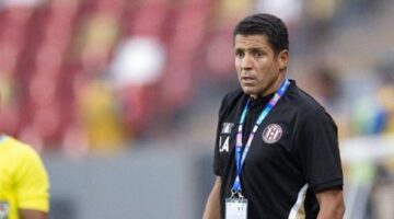 الأهلي المصري يتخذ إجراءات قانونية ضد منتحلي شخصية مدربه الحسين عموتة