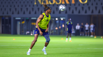 بعثة النصر تغادر إلى جدة استعداداً للكلاسيكو والتدريب الأخير يحتضنه ملعب المباراة