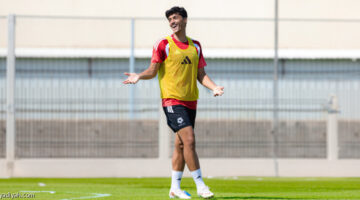 تعقيدات قانونية تعطل انتقال الغامدي إلى الدوري اليوناني خلال فترة الانتقالات الحالية