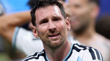 ملاعب الأرجنتين تتوقف في الدقيقة العاشرة لتوجيه تحية خاصة إلى ليونيل ميسي